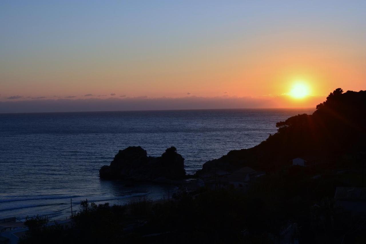 Papadatos Apts With Amazing View - 5Mins From The Beach Kontogialos Exterior foto